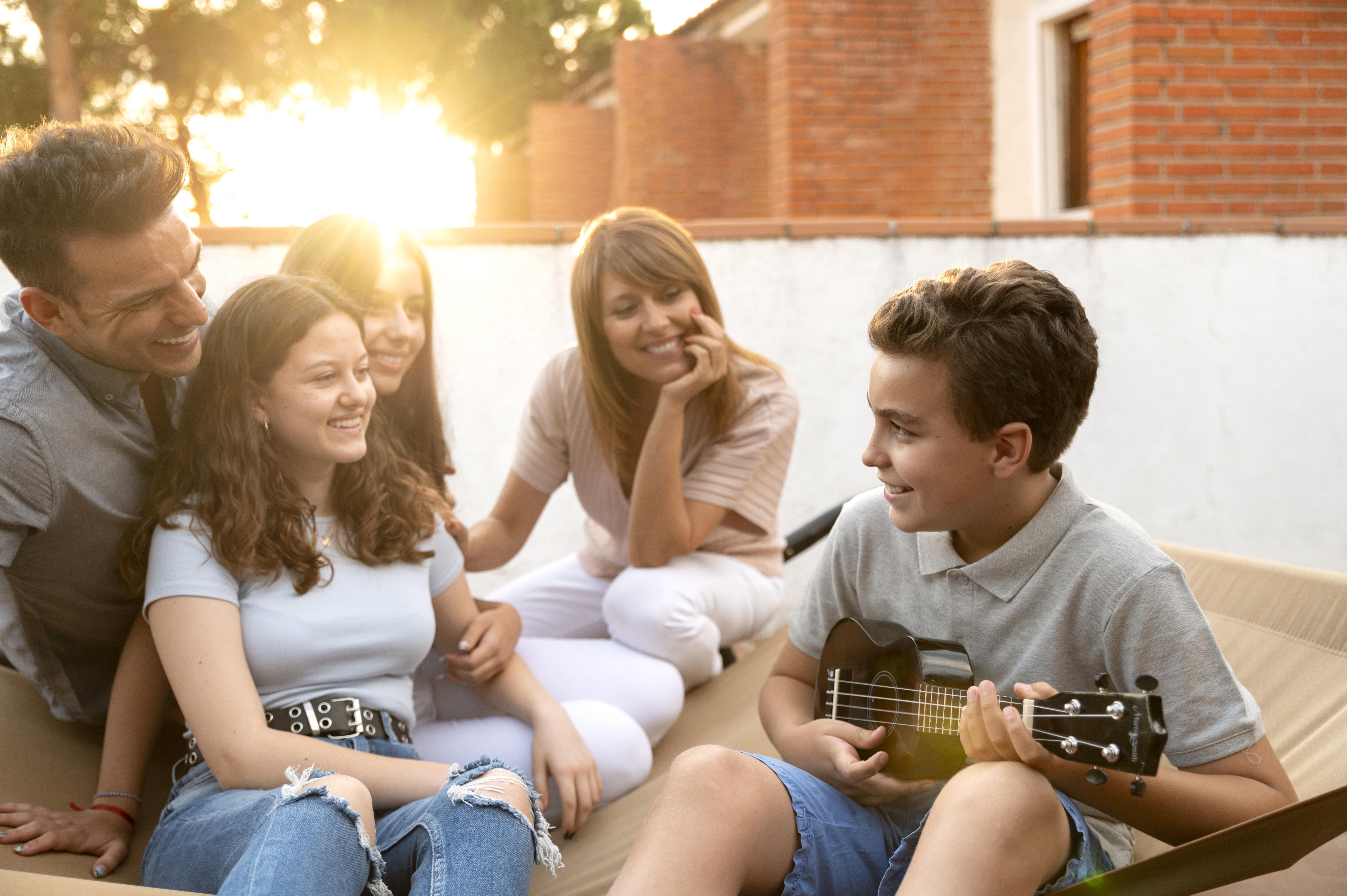 family-gathering-playing-ukulele-together (1)
